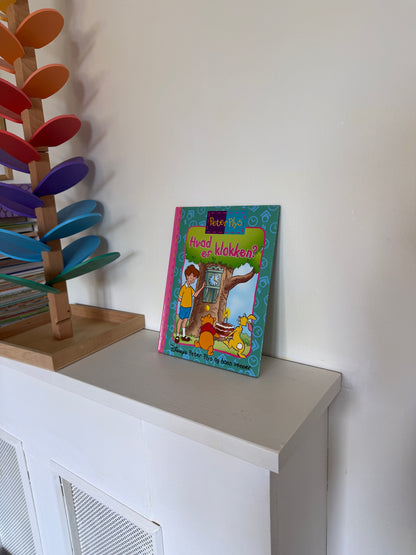 Hvad er klokken? – Peter Plys børnebog