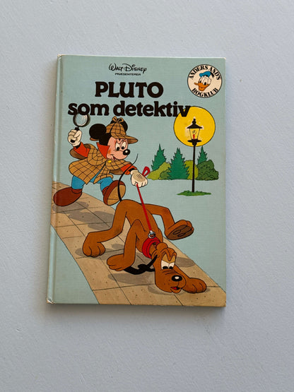 Pluto som detektiv bog