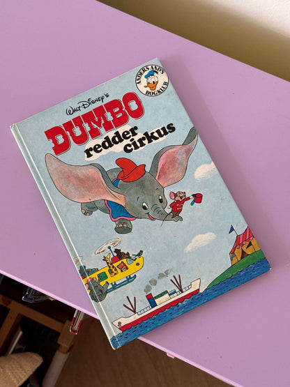 Dumbo redder cirkus bog