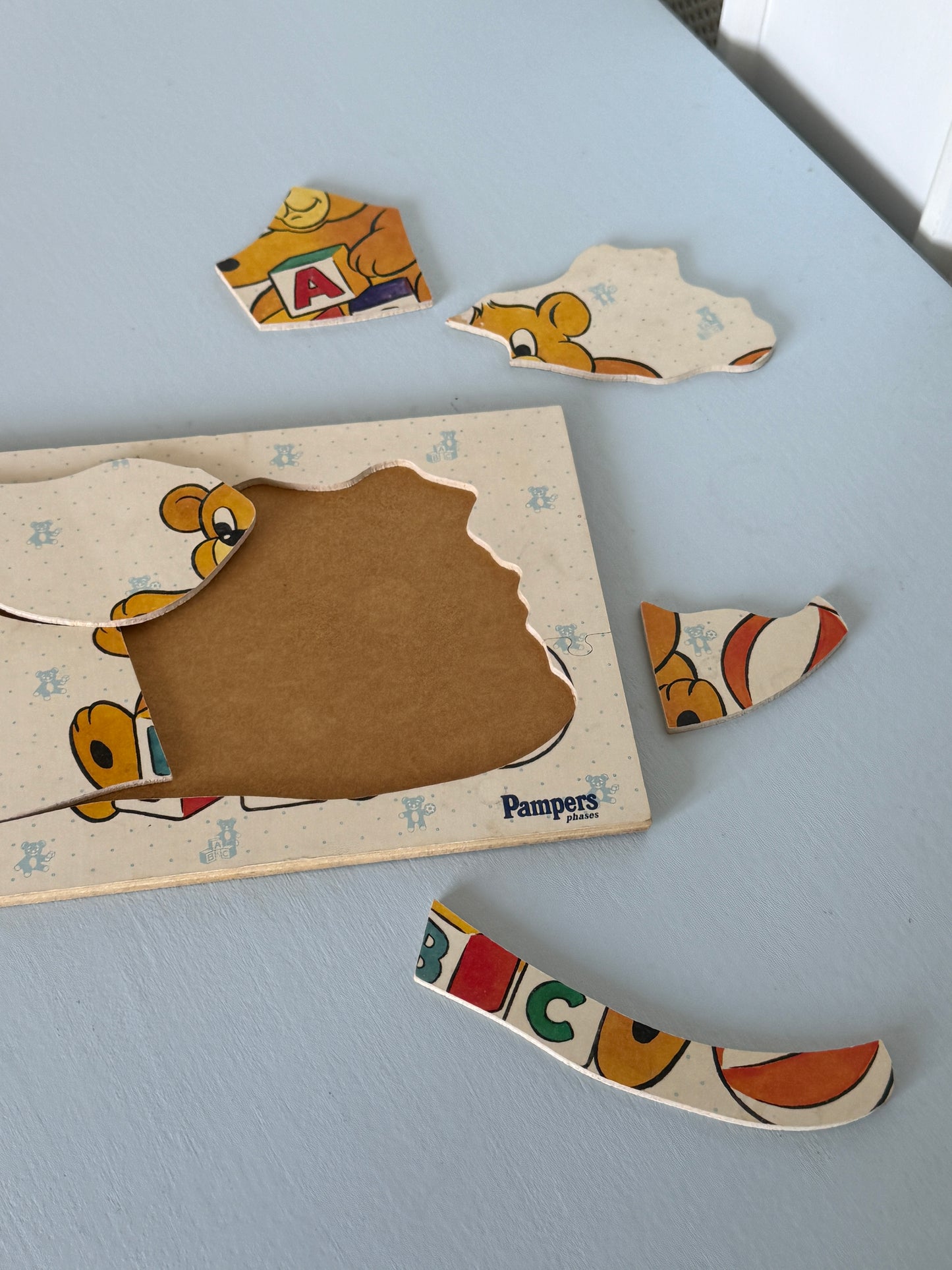 Træpuslespil med bjørn