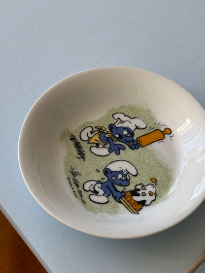 Dyb porcelænstallerken med Smølferne