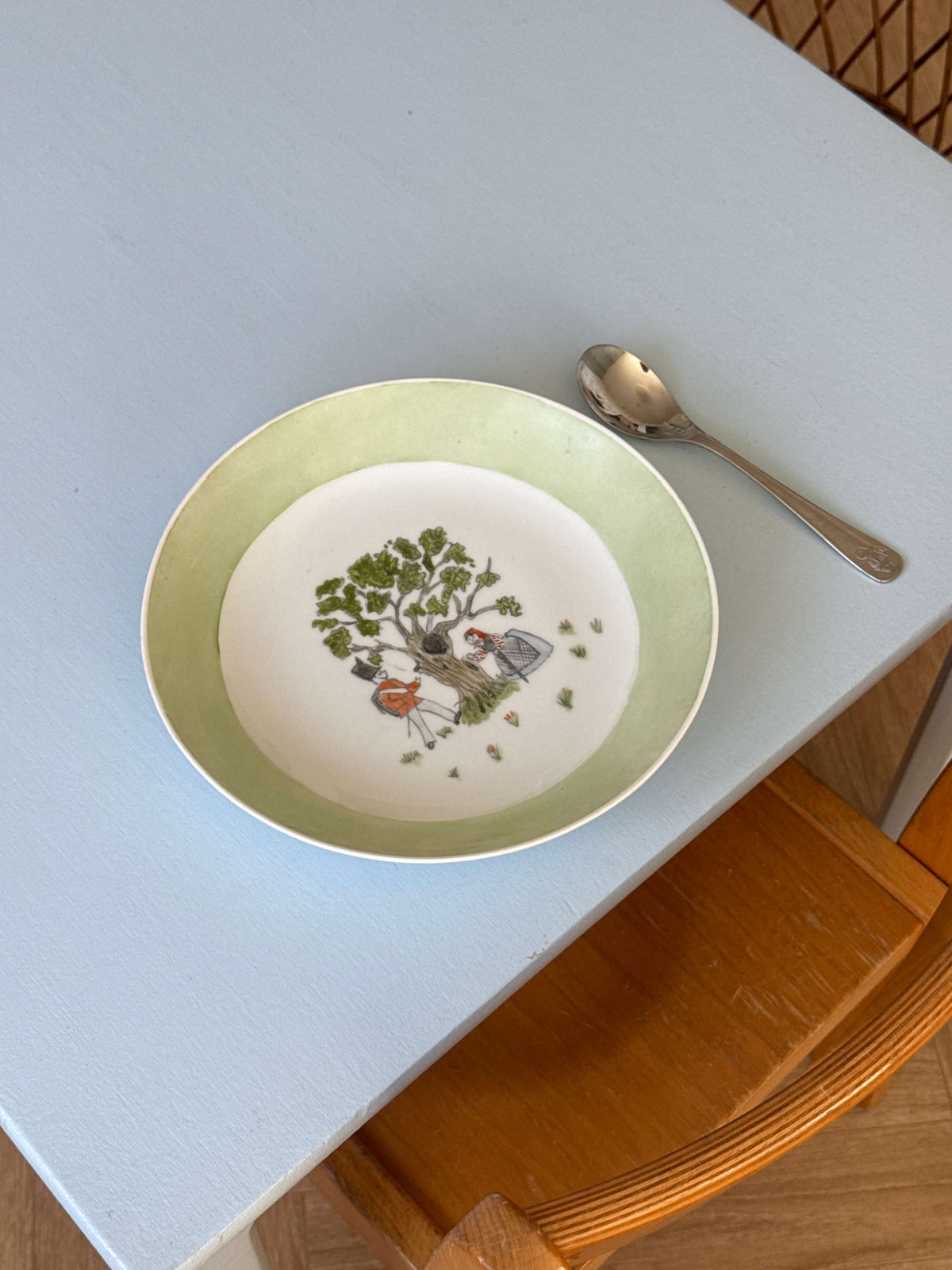 Dyb porcelænstallerken med Den Standhaftige Tinsoldat