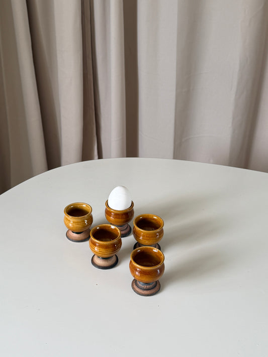 Æggebægre i stentøj – dansk design