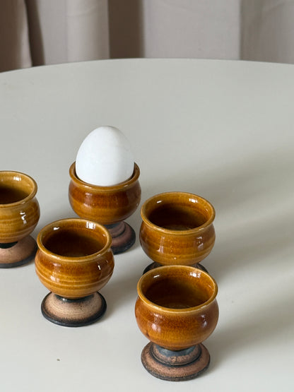 Æggebægre i stentøj – dansk design