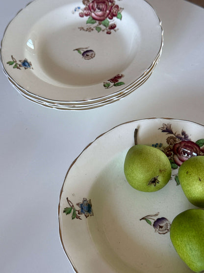 Dybe porcelænstallerkener