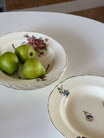 Dybe porcelænstallerkener