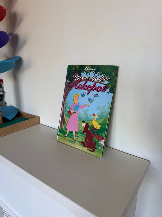 Dyrene hjælper Askepot - børnebog