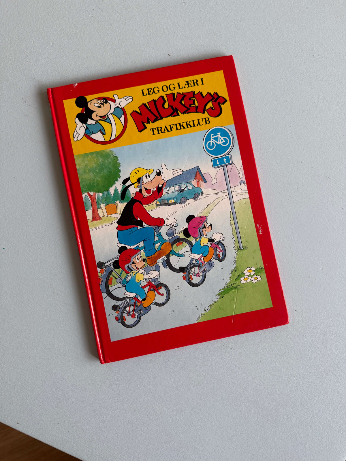 Leg og Lær i Mickey’s Trafikklub – Disney børnebog