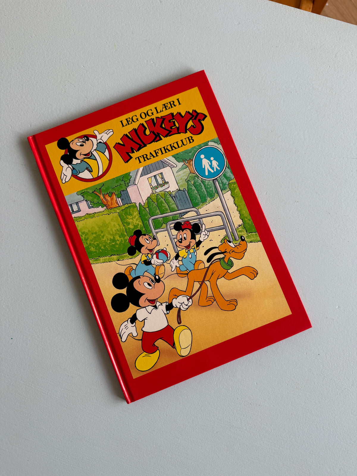 Leg og Lær i Mickey’s Trafikklub – Disney børnebog
