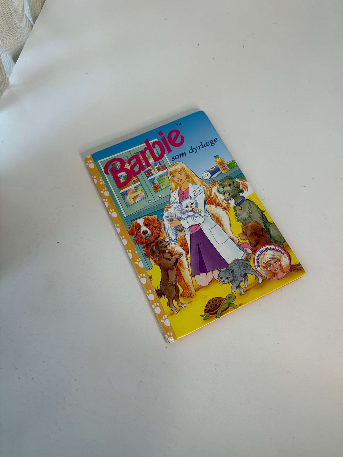 Barbie som dyrlæge bog