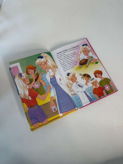 Barbie som dyrlæge bog