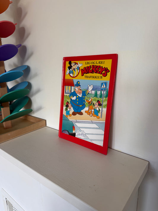 Leg og Lær i Mickey’s Trafikklub – Disney børnebog