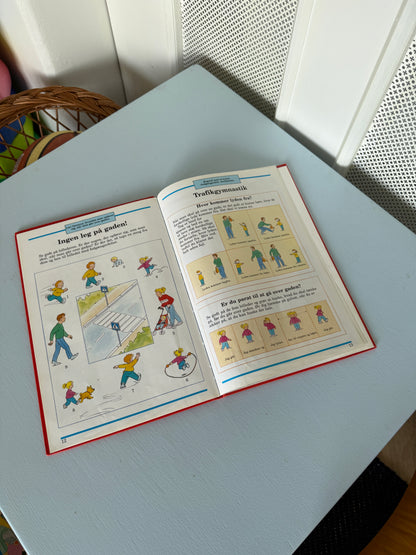 Leg og Lær i Mickey’s Trafikklub – Disney børnebog