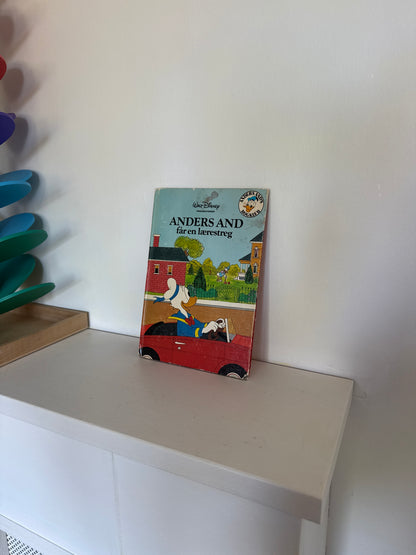 Anders And får en lærestreg – Disney børnebog