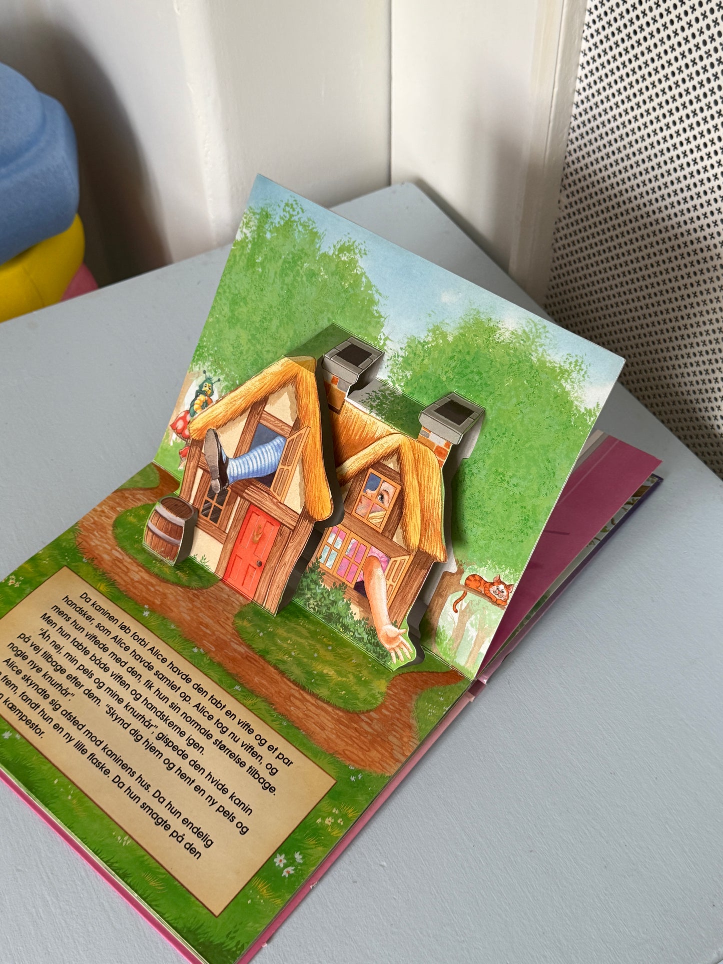 Alice i Eventyrland – popup bog