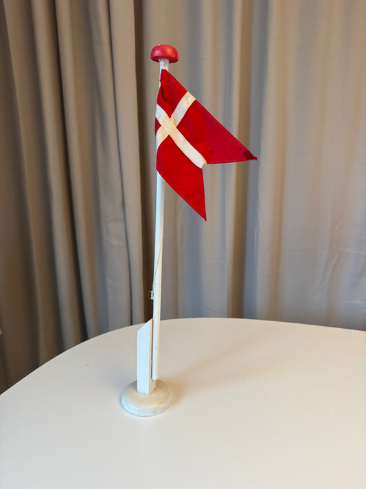 Bordflag med Dannebrog – dansk borddekoration