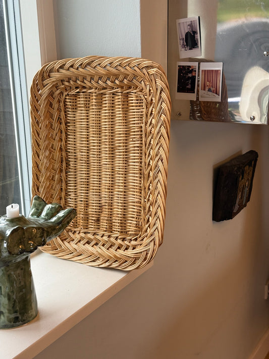 Flettet bakke med mønster – servering & dekoration
