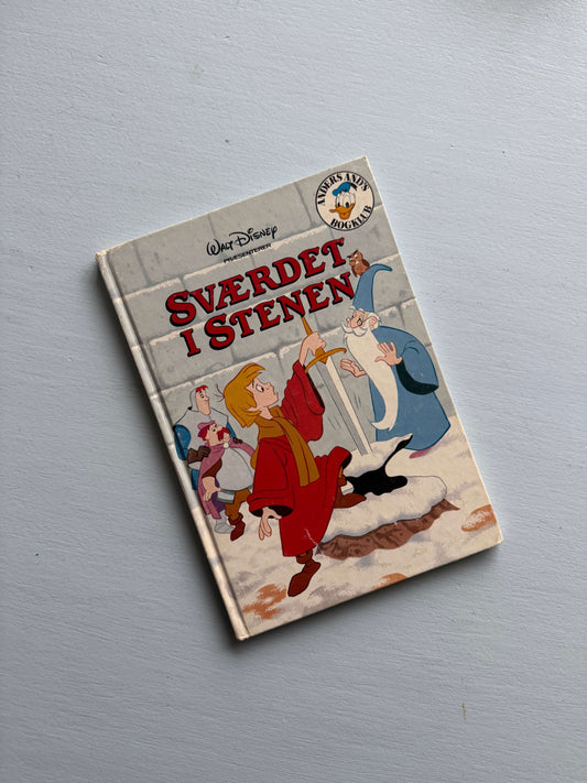 Sværdet i stenen bog