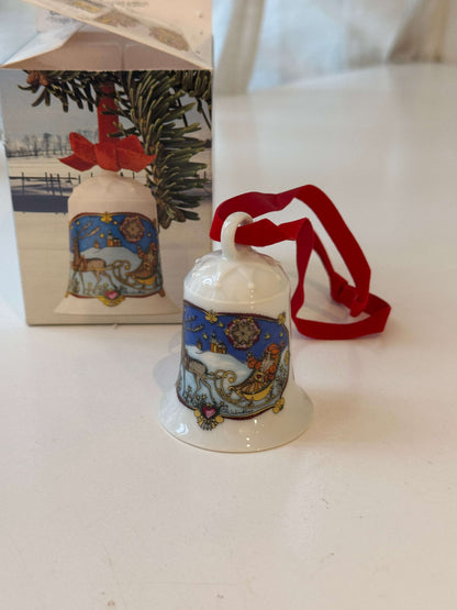 Porcelænsklokke af Ole Winther
