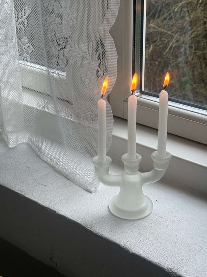 Lysestage i matteret glas