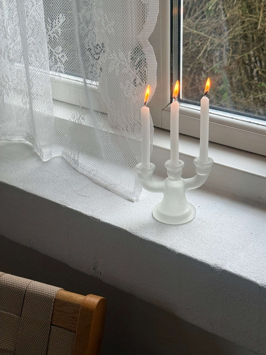 Lysestage i matteret glas