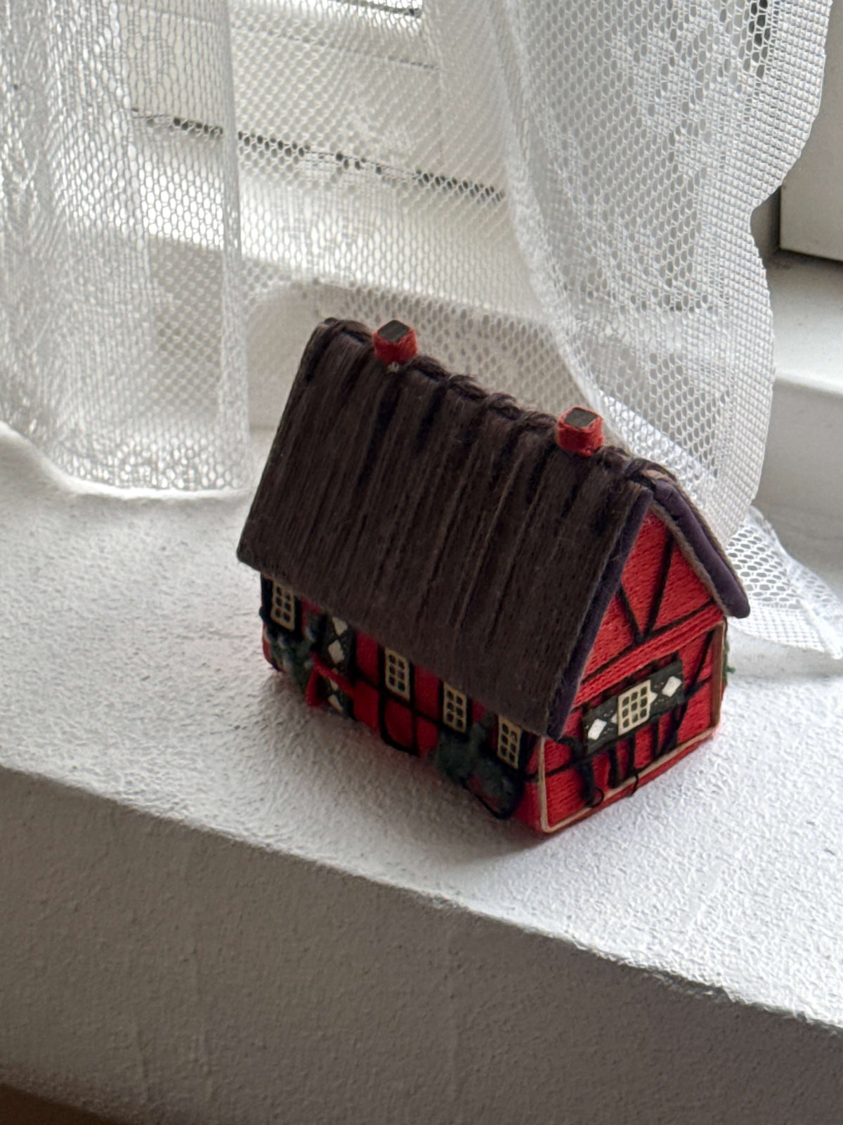 Tændstikæske formet som et hus