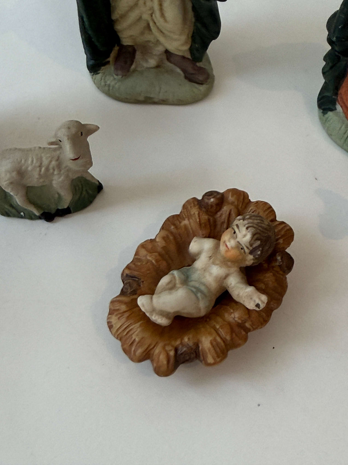 Krybbespil i keramik med 8 figurer