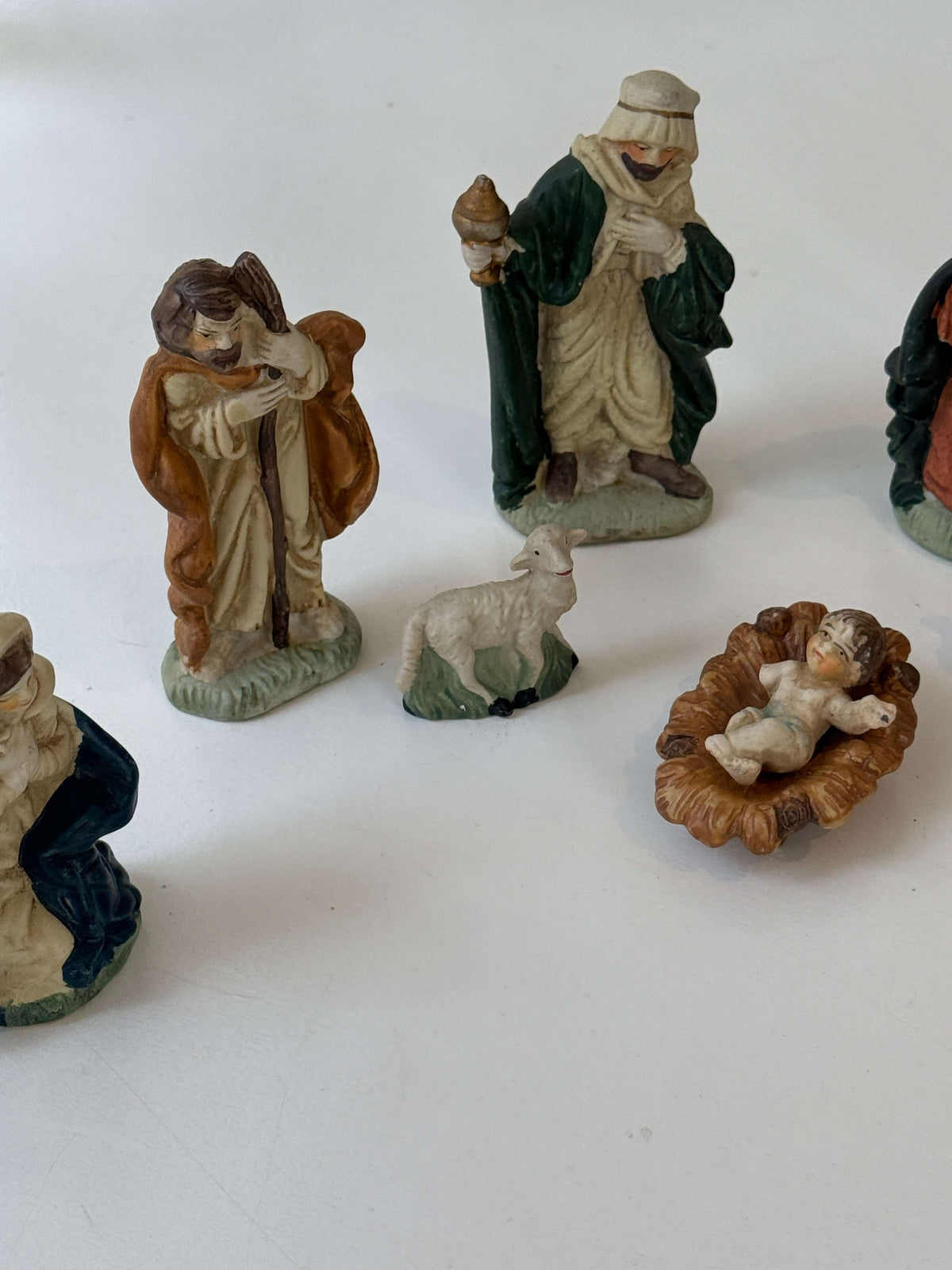 Krybbespil i keramik med 8 figurer
