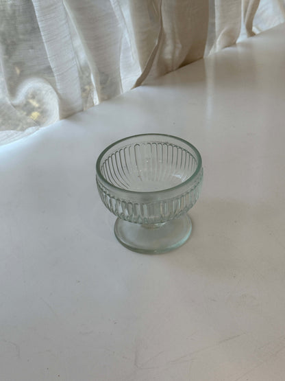 Glasskål på fod