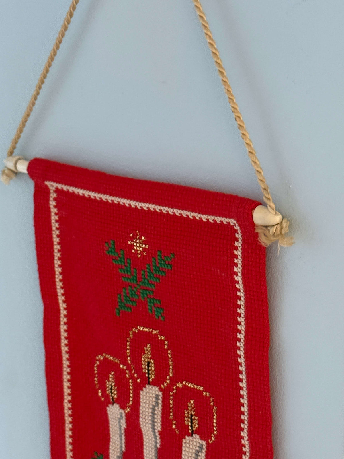 Rødt vævet juleophæng