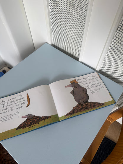 Muldvarpen, der ville vide, hvem der havde lavet lort på dens hoved