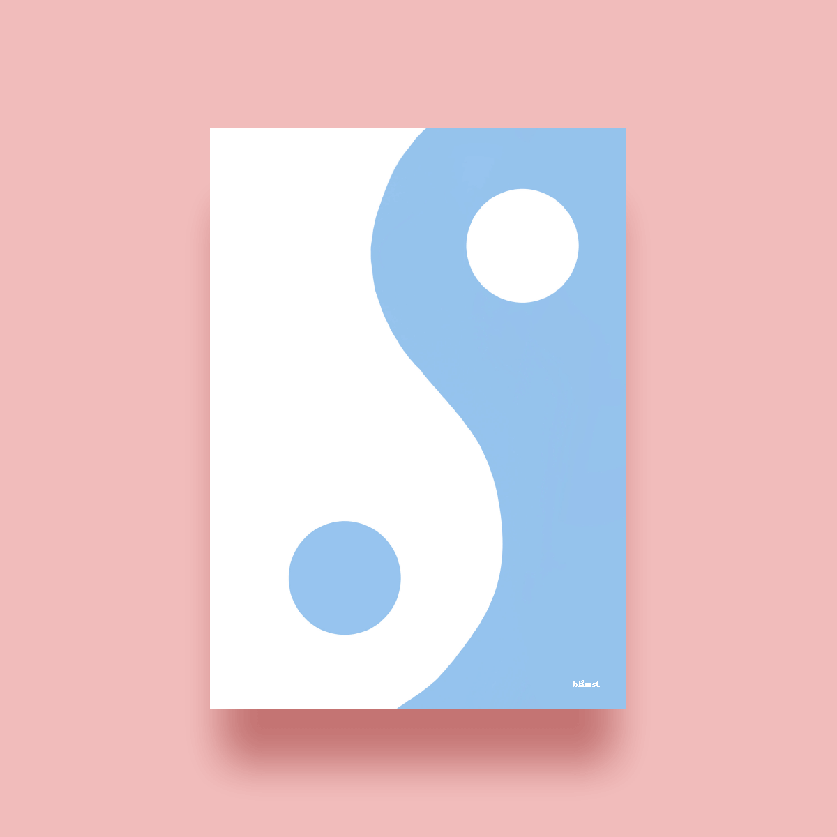 Blåmst Yin Yang plakat i lyseblå og hvide toner, ideel til en afbalanceret indretning.