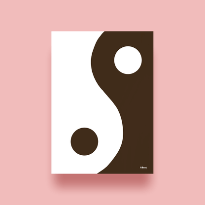 Blåmst Yin Yang plakat i brun og hvid, håndtegnet med minimalistisk udtryk.